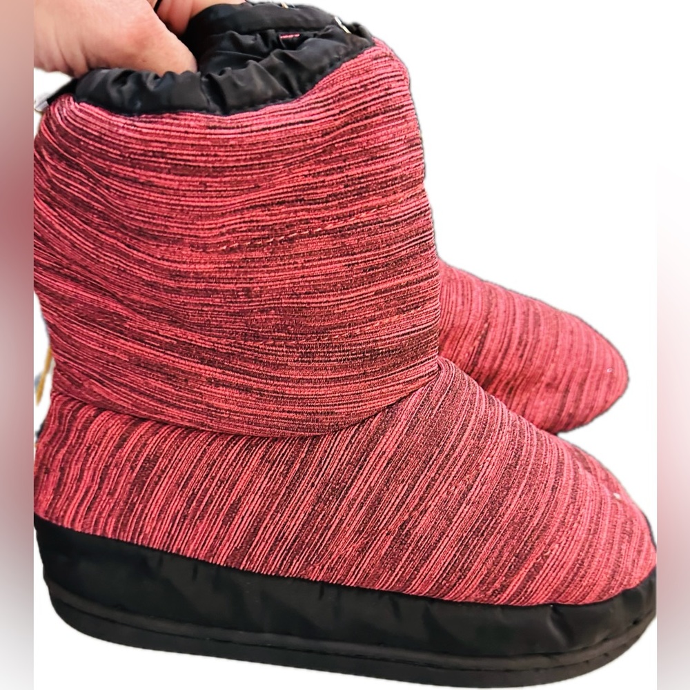 So Danca  Women’s Winn Warm Up Booties  Rose Red Size Small Excellent Condition